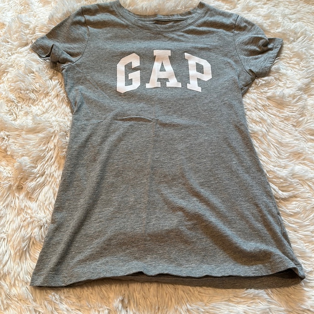 Ladies XS Gap Tshirt